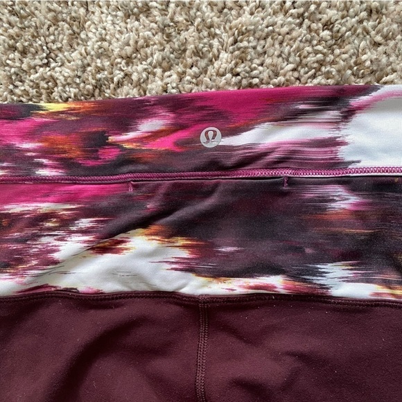 Lululemon Maroon Purple Cropped Leggings Sz 4 w/ Flaw 21” Inseam - Picture 5 of 10